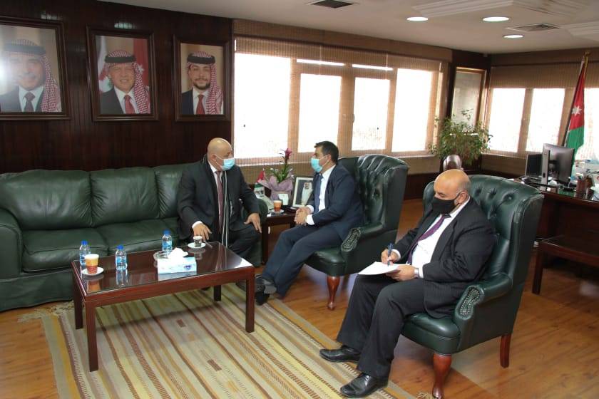 بهدف تنشيط قطاع المقاولات وتحقيق العدالة وزير المياه والري يوعز بدراسة شمول كافة فئات المقاولين المحليين بعطاءات المياه والصرف الصحي