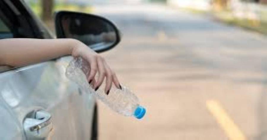 المفرق: اطلاق حملة كيسك بسيارتك للحد من ظاهرة القاء النفايات من نوافذ المركبات