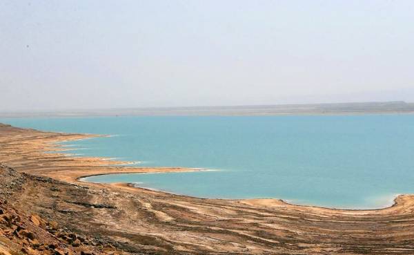 أبو حمور: توقف مشروع ناقل البحرين يُنذر بفقدان شواطئ البحر الميت