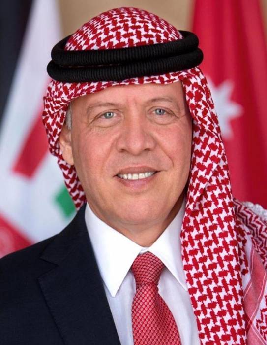 جلالة الملك يطمئن  على صحة علي الفقير .