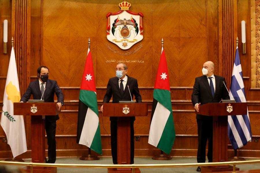 الصفدي ونظيراه القبرصي واليوناني يبحثون افاق التعاون والقضايا الإقليمية