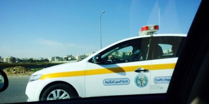 إنقاذ عائلة تعرضت مركبتهم للاحتراق