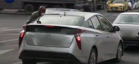 بالفيديو ...جمع مبلغ  15 دينار خلال ساعة في مشهد تمثيلي لمتسول في عمان