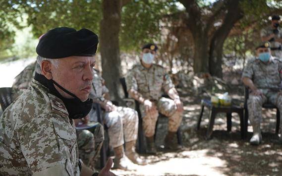 الملك يدشن مشروع إسكان ضباط الجيش بإربد