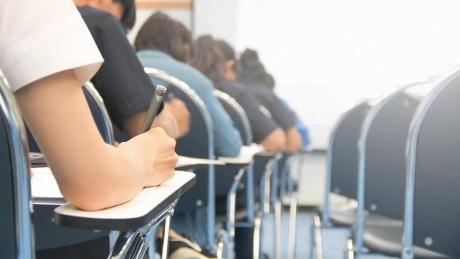 التربية توضح حول الطلبة المستنفدين والمصابين بكورونا