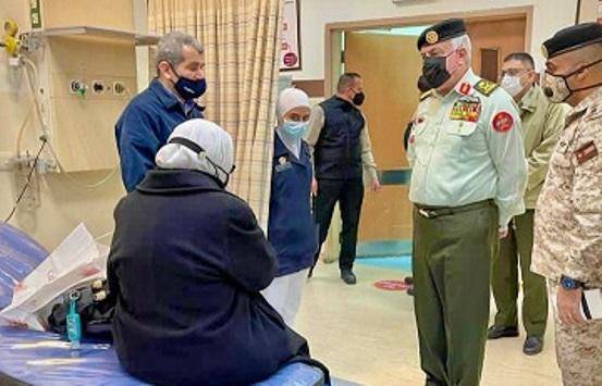 رئيس هيئة الأركان المشتركة في زيارة مفاجئة للمدينة الطبية