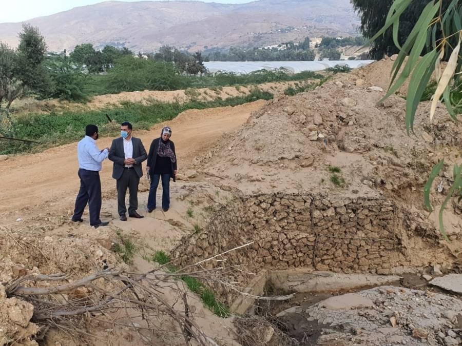 وزير المياه والري يتفقد اعمال تنظيف محطة تلال الذهب لتزويد مياه الري