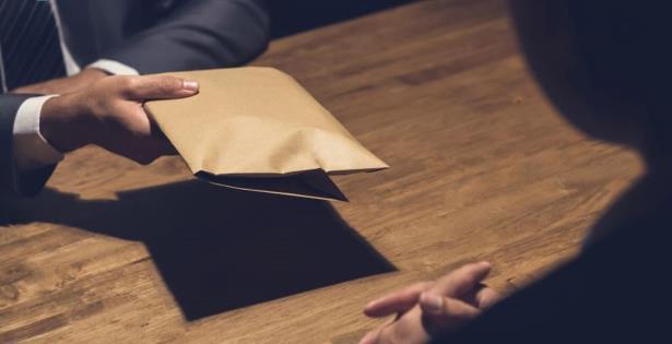 نائب يتهرب من دفع التزامات وكيل إعلانات