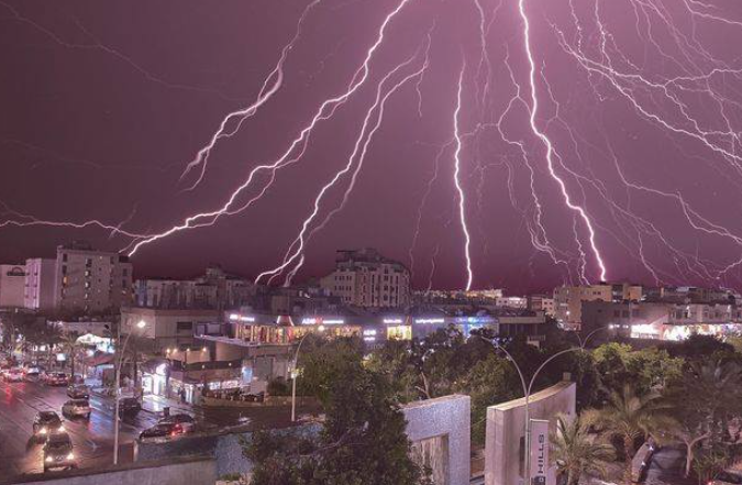 عاجل : الأرصاد تكشف عن آخر تطورات المنخفض القبرصي الذي يؤثر على المملكة حتى نهاية الأسبوع و تٌحذر الأردنيين