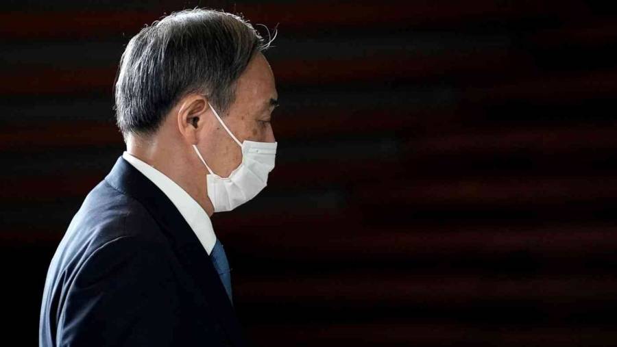 رئيس وزراء اليابان يتعرض لموقف محرج بسبب دعوة عشاء