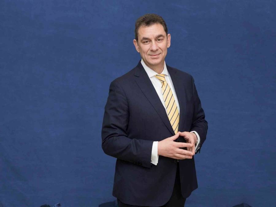 مفاجأة .. رئيس فايزر لم يحصل على لقاح كورونا