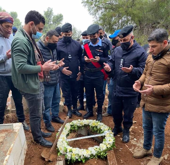 الامن.. يشيع جثمان الوكيل هارون تحسين موسى النجار 