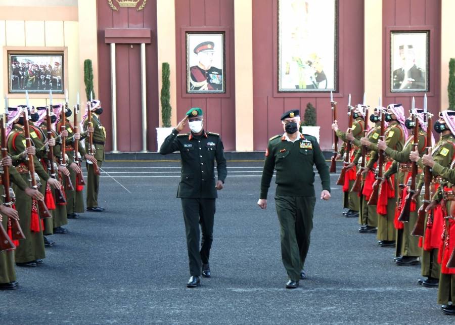 رئيس هيئة الأركان المشتركة يستقبل رئيس أركان الدفاع القوات الرواندية...صور