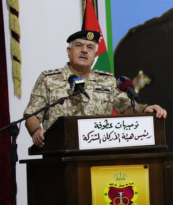 رئيس هيئة الأركان المشتركة يلتقي عدداً من القادة العسكريين على مختلف المستويات