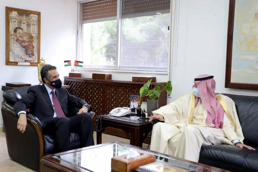 وزير السياحة يبحث مع السفير السعودي تعزيز حجم التبادل السياحي بين البلدين