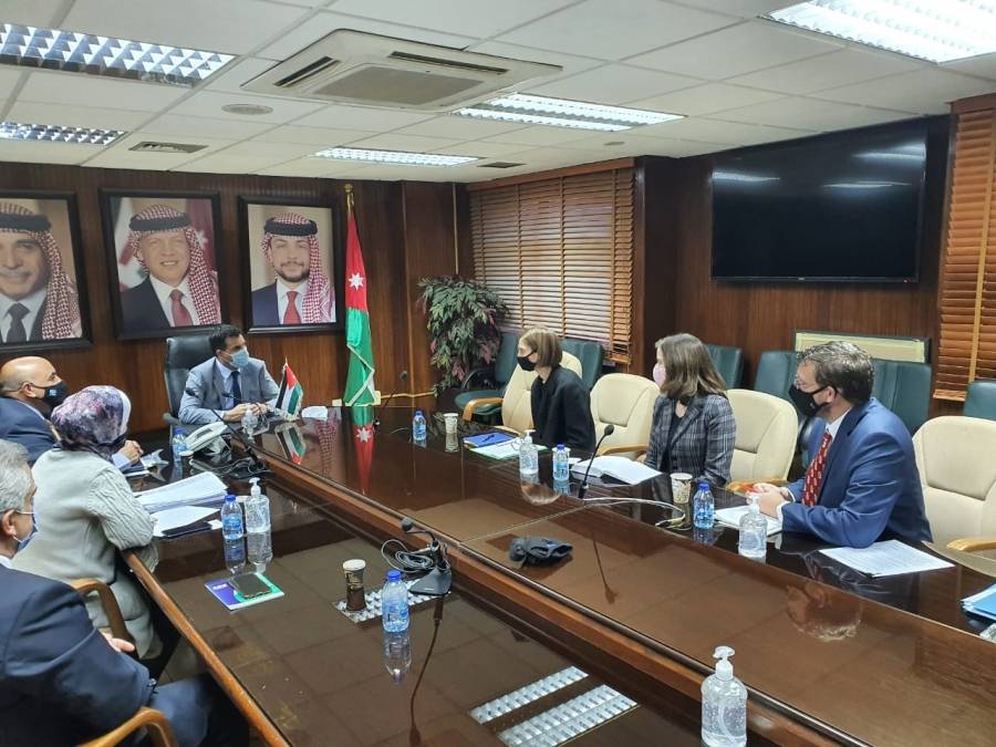 وزير المياه والري يبحث مع مديرة الوكالة الامريكية للتنمية اوجه التعاون والتنسيق لتنفيذ المشاريع المائية   الاستراتيجية