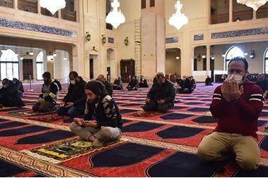 لماذا فحصت وزارة الصحة المصلين في المساجد؟