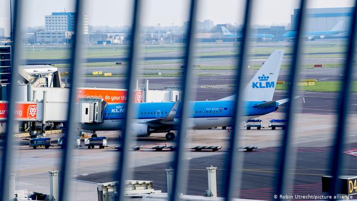 Coronavirus digest: Netherlands, Belgium ban UK flights over new COVID strain