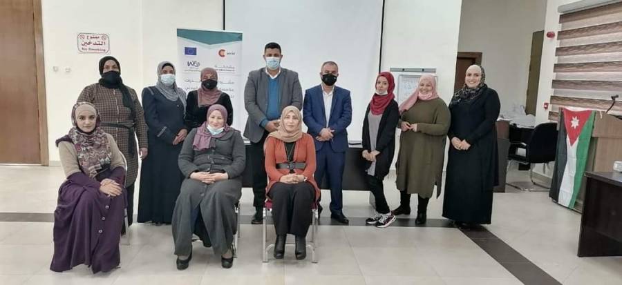 الأزايدة ... يحضر جلسة حوارية في بلدية مأدبا _صور