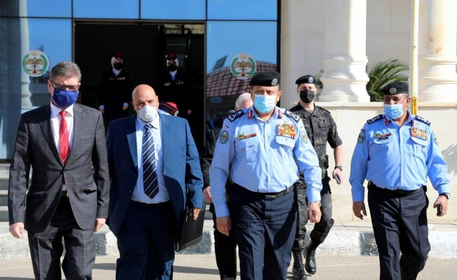 معدات حديثة للشرطة النسائية والمختبرات والأدلة الجرمية... صور