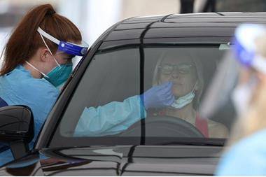 أستراليا تسجل إصابتين بسلالة كورونا الجديدة