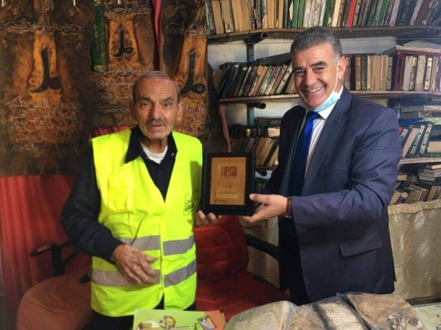 العياصرة :يكرم محمد ابو زكريا بمناسبة اليوم العالمي للغة العربية