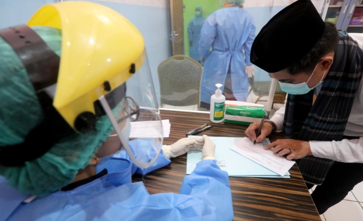 دار الإفتاء المصرية تنهي الجدل حول تحريم استخدام مشتقات الخنزير لإنتاج لقاح كورونا