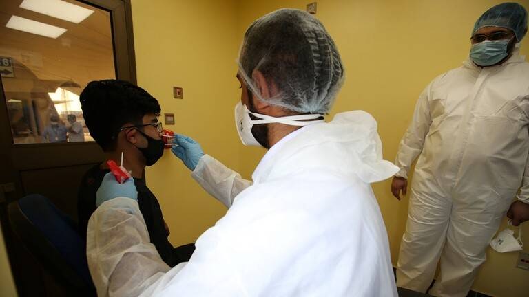 البحرين تدعو الراغبين بتطعيمهم ضد كورونا للتوجه للمراكز الصحية دون موعد مسبق