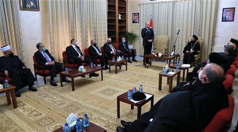 رئيس الوزراء يهنىء الاخوة المسيحيين بعيد الميلاد المجيد وقرب حلول راس السنة الميلادية