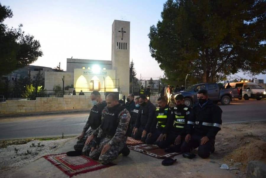 الأمن ينتشر حول الكنائس وفي الأسواق_ صور