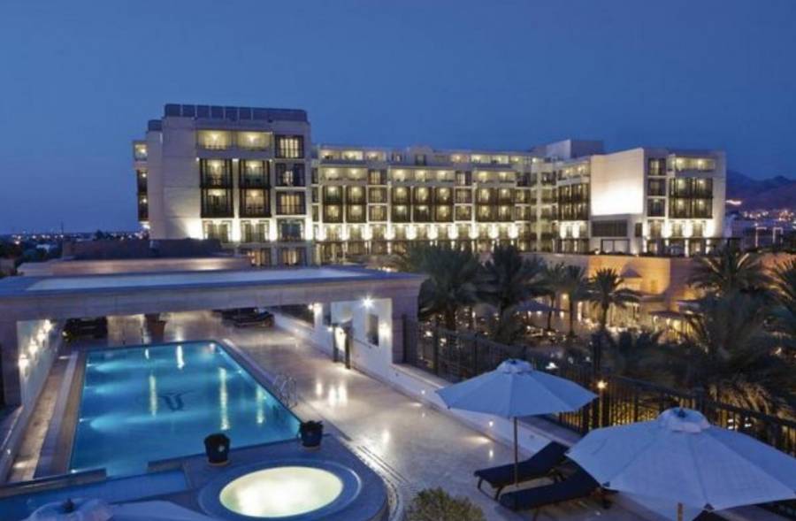 حظر الجمعة يطيح بالسياحة والحجوزات الفندقية بأعياد الميلاد في العقبة