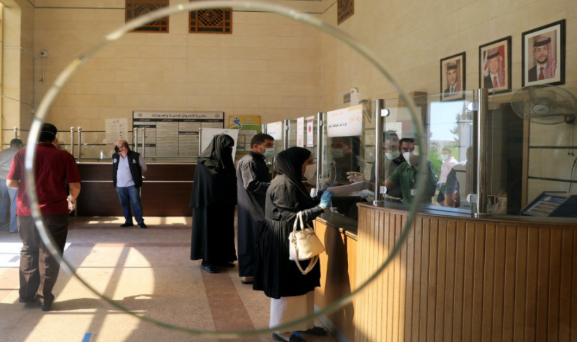 مصدر حكومي: دراسة ملف عودة دوام موظفي القطاع العام .. تفاصيل