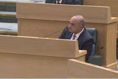 رئيس الوزراء يبدأ اجتماعات مكثفة مع الكتل النيابية