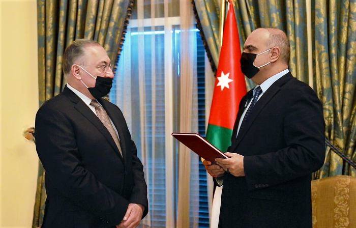 رئيس الوزراء: الحكومة ملتزمة بمحاربة جميع أشكال الفساد وحماية المال العام