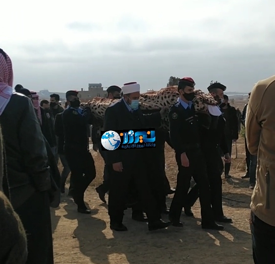 مديرية الامن العام  و قبيلة بني صخر تشيعان  جثمان النقيب ثامر سعود الجبور...صور وفيديو ..