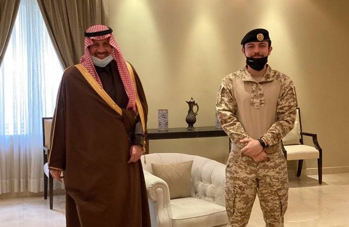 ولي العهد يلتقي السفير السعودي