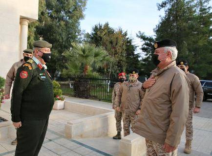 رئيس هيئة الأركان يزور مديرية الخدمات الطبية الملكية