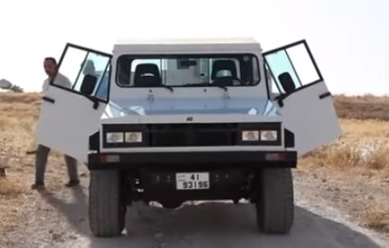 بالفيديو .. بادية 2 أول سيارة أردنية الصنع .. قصة نجاح و فشل لأردنيان اصطدما بضريبة مبيعات 140 فباعا 5 سيارات وأغلقا الشركة