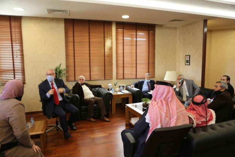 الكسبي يبحث مع نواب محافظة معان الاحتياجات الخدمية للمحافظة