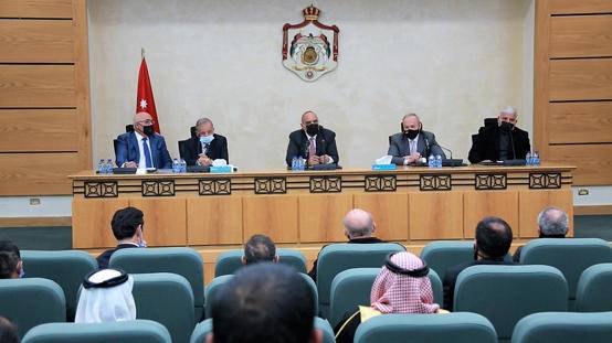 الخصاونة للنواب : 28 ألف جرعة مطعوم كورونا شهريا