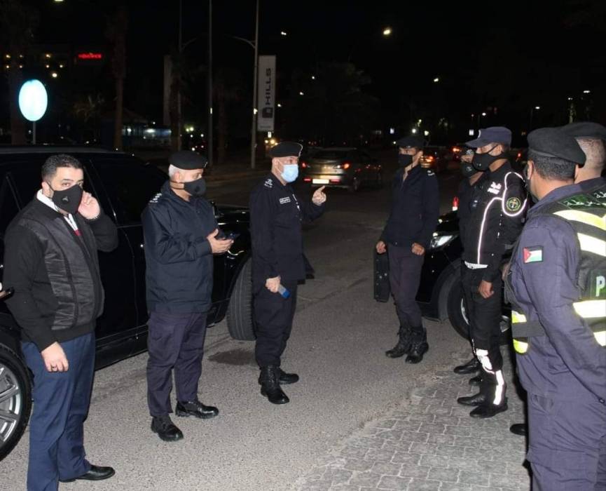 العميد القضاة يتفقد مرتبات الأمن العام المشاركين بواجب رأس السنة الميلادية في العقبة.