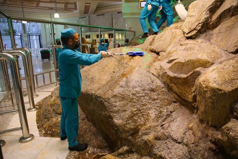 السعودية.. رئاسة الحرمين: تطهير جبلي الصفا والمروة مرة كل أسبوع_ صور