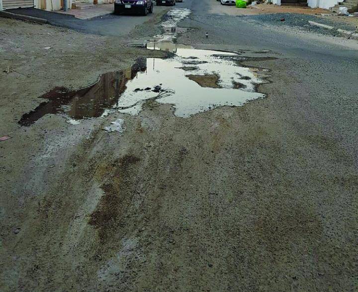 إغلاق مناهل الصرف الصحي في مدينة سحاب