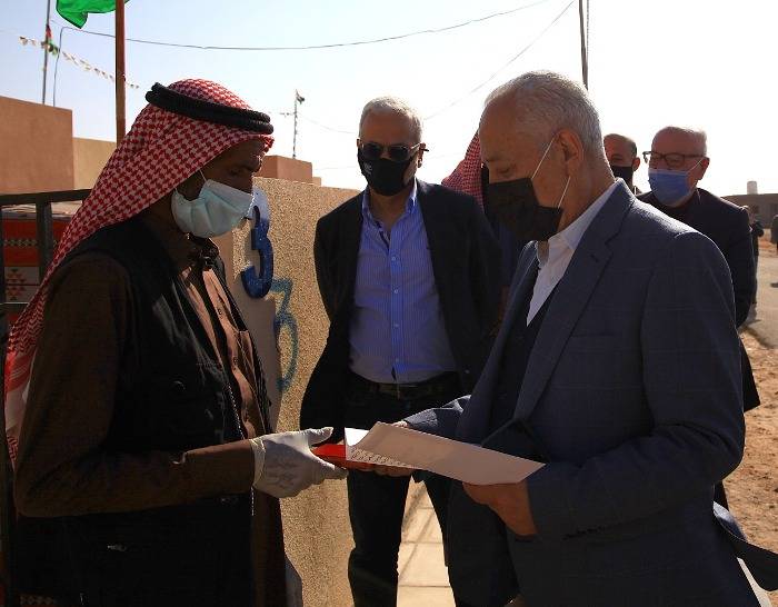 العيسوي يسلّم 30 مسكناً لأسر عفيفة في وادي عربة ويتفقد قصر الملك المؤسس بمعان