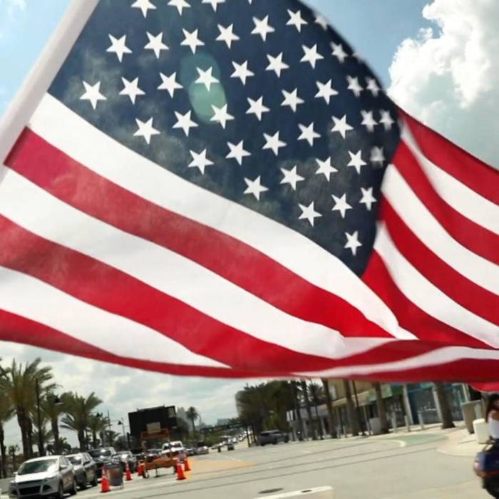 الولايات المتحدة تفرض قيودا صارمة على التجمعات والتنقلات