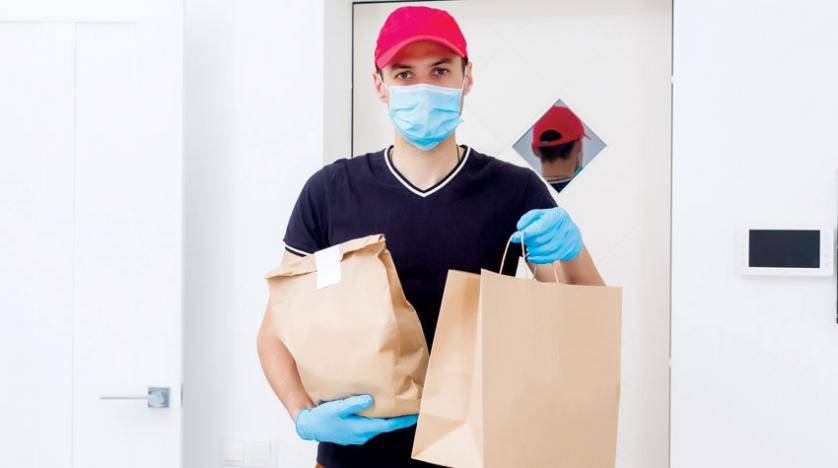 مطالبة بتصاريح للعاملين في توصيل الطعام ليوم الجمعة