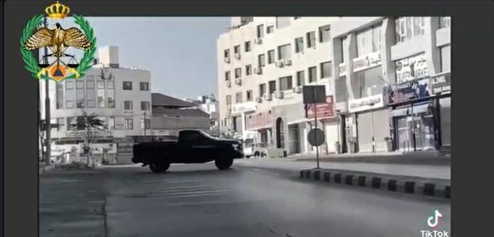 ضبط سائق قاد مركبته (بكب) بصورة طائشة ومتهورة في محافظة العاصمة ...الفيديو 