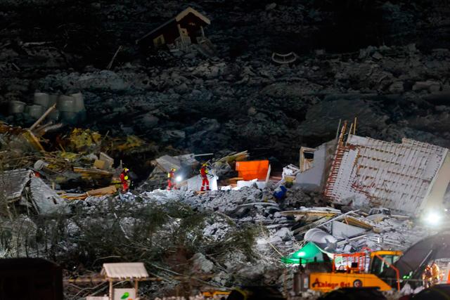 Still hope for survivors after Norway landslide