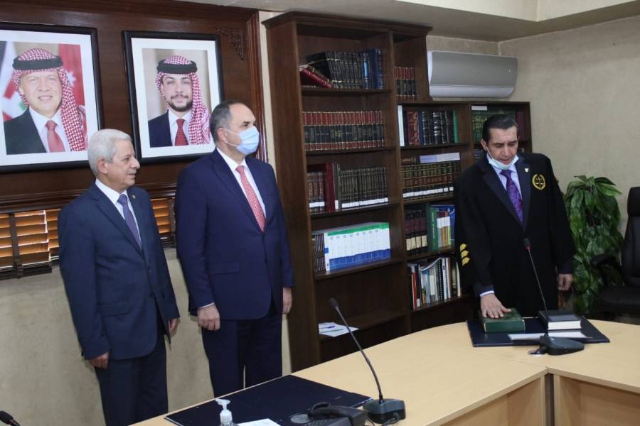 50 محاميا يؤدون اليمين القانونية أمام وزير العدل