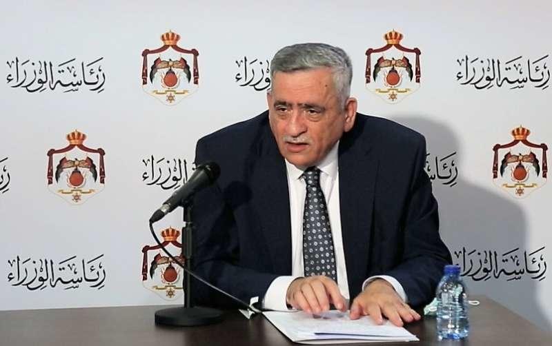 عبيدات يطالب بمنح مكافأة مالية للأطباء